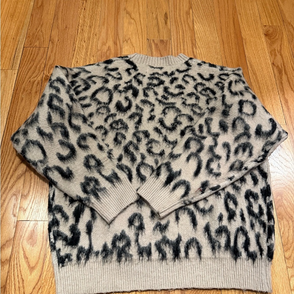 SHEIN Cream and Black Crewneck Sweater with Animal Print